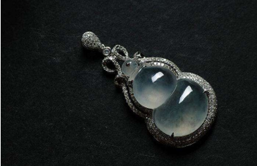 翡翠葫芦吊坠价格贵吗?如何选择适合自己的翡翠葫芦! 第2张