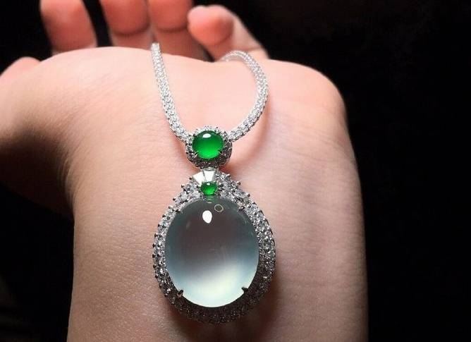 
                在网上购买翡翠是否靠谱？
   第5张