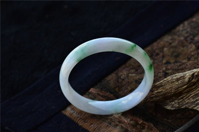 缅甸玉手镯怎么辨认真假?本文为你一一说明! 第1张