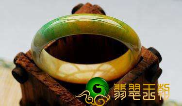 黄加绿翡翠为什么那么贵 财富和万事如意生命与风采集一身   第2张