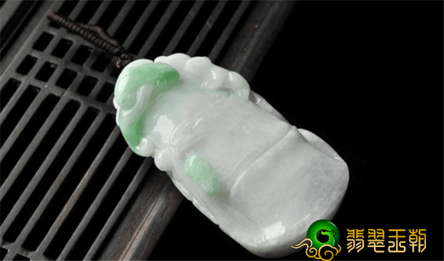 白色背景青翡翠非常值得选购吗？原先它的长相那么高！   第4张