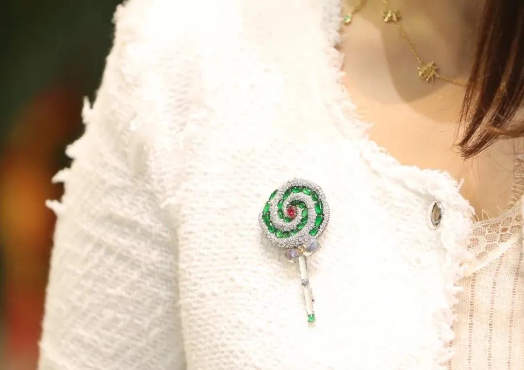 翡翠胸花：提高真实身份感的最好品类   第2张