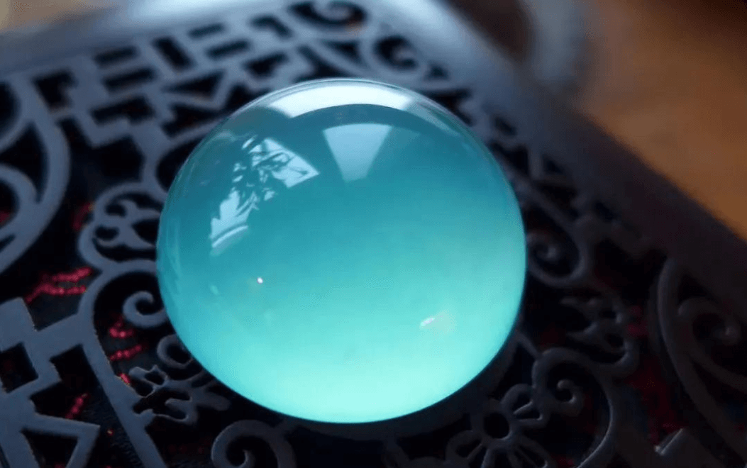  想要入手翡翠挂件吗？快来看看蓝水冰种翡翠挂件的价格吧！   第2张