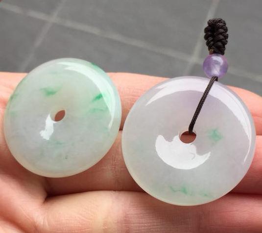 
怎样基本分辨真假翡翠
   第3张