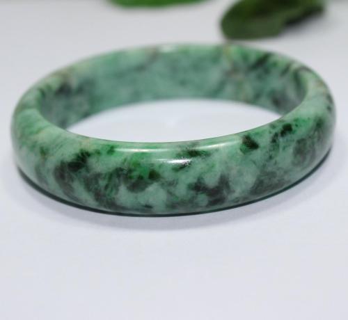 辨别翡翠的真伪小技巧有什么？一篇文陪你掌握！   第3张