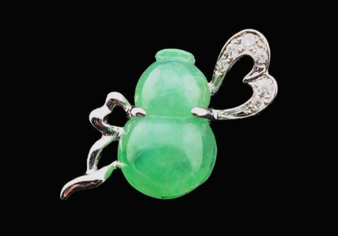 翡翠葫芦吊坠的寓意有哪些?它适合什么人戴? 第2张