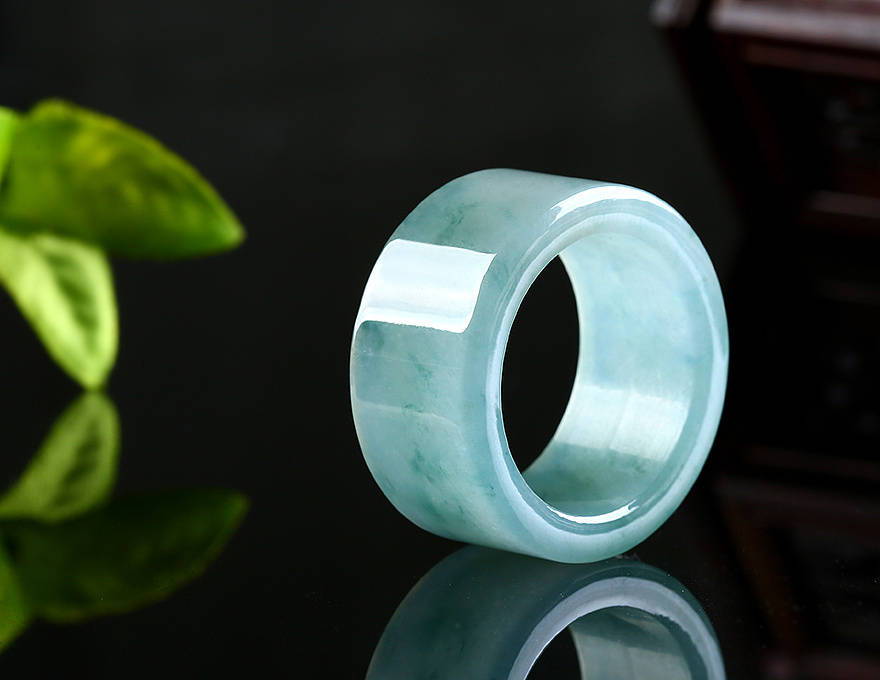 
                在网上购买翡翠是否靠谱？
   第3张