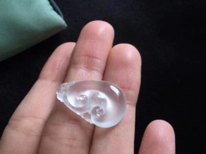 水润润的翡翠如意吊坠   第3张