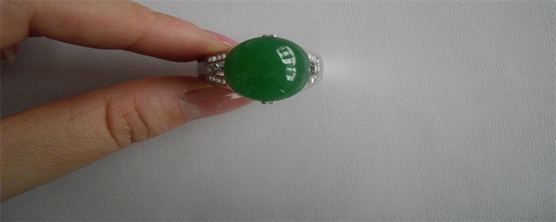 翡翠灯光下怎么分好坏   第1张