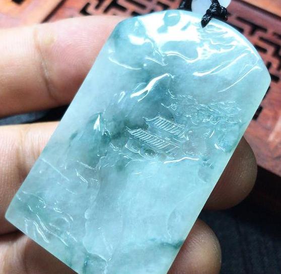 翡翠手雕价钱多少钱一件？翡翠手雕做工如何判断好坏   第1张