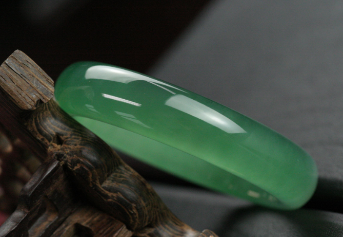 翡翠价格走势，看完你还持观望吗？   第1张