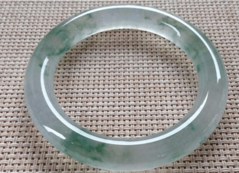 冰种翡翠镯子价格是多少？看完文章你就知道！   第3张