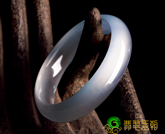 怎么看翡翠多少钱？看完别再买贵了！   第1张