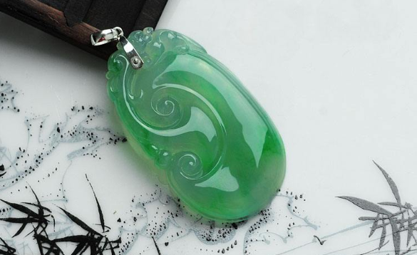 翡翠称心小挂件价钱要是几十块钱？它的本来面目居然是那样的！   第3张