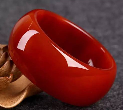 冰种翡翠和红翡翠哪个好？红翡翠的形成历史   第3张