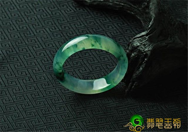 翡翠与和田玉哪个贵？它们之间又有什么区别？   第3张