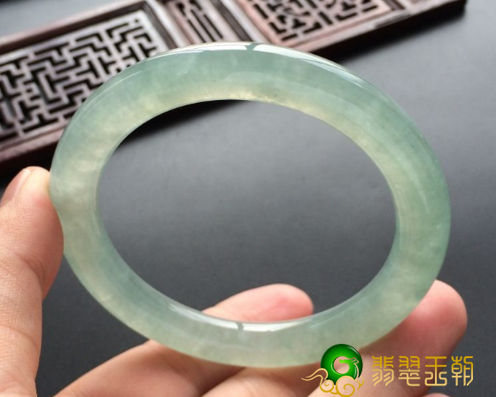 你对晴水镯子有掌握吗？讨论一下晴水镯子都有哪些特点   第4张
