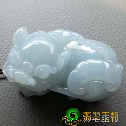 翡翠貔貅的佩戴注重 貔貅吊坠是不可以随意乱戴的 