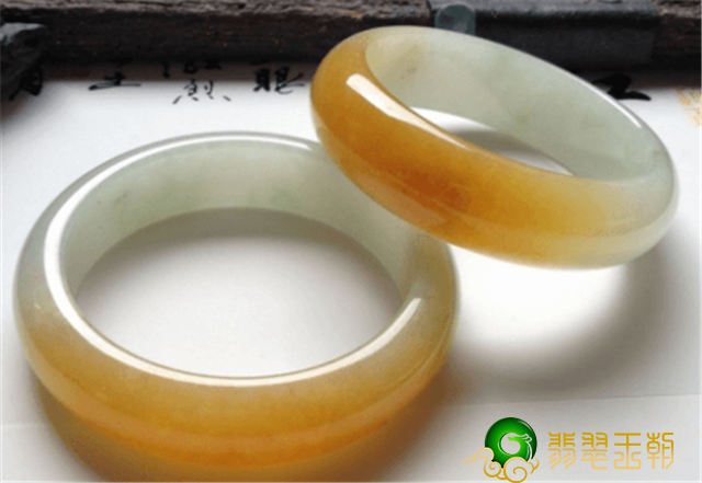 翡翠手镯的颜色是越浓越好吗？真正的答案没那么简单！   第3张