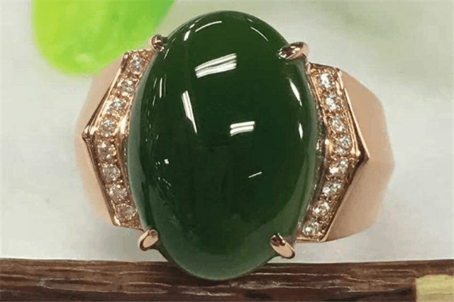 男人戴玉戒指有什么讲究?原来玉戒指不是女性专属! 第1张