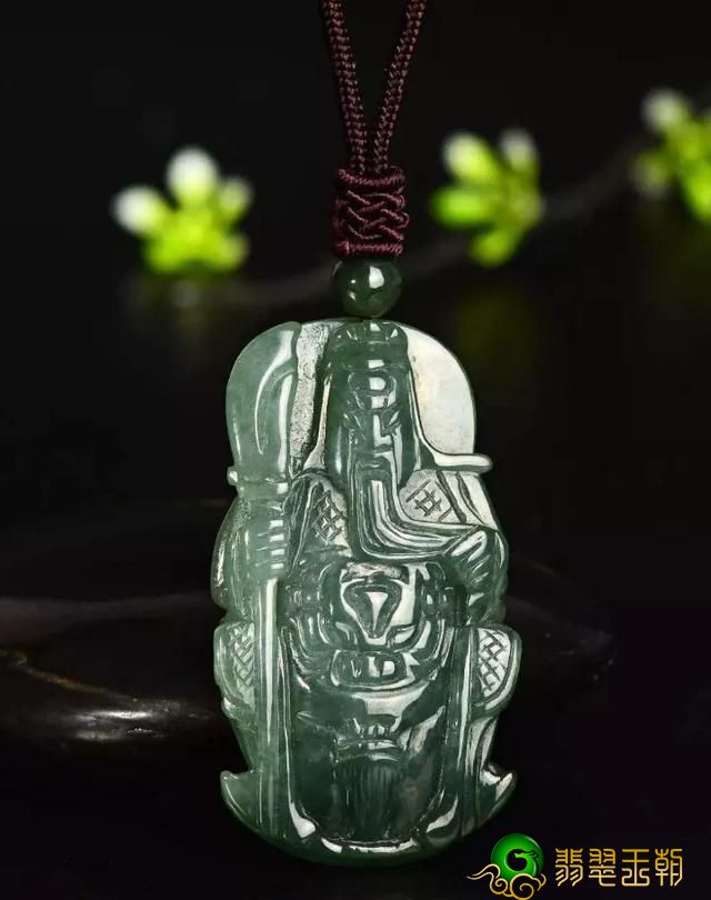 豪气干云闯荡江湖，翡翠关公像为什么戴绿帽子？   第2张