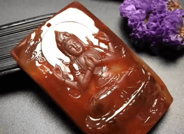 30岁戴什么翡翠挂件？年龄从来不是唯一的影响条件   第1张