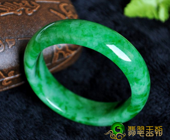 翡翠镯子的清理必须注意什么 镯子清理常见问题 