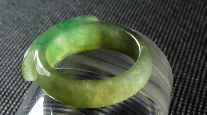 老翡翠的价格很难衡量,对普通消费者没有太大的意义 第2张