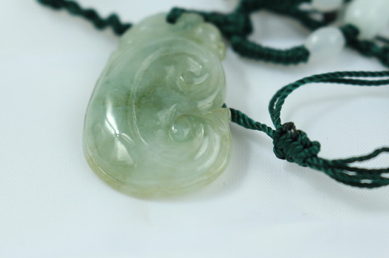 女人戴玉如意吊坠禁忌,女人佩戴玉如意的注意 第2张