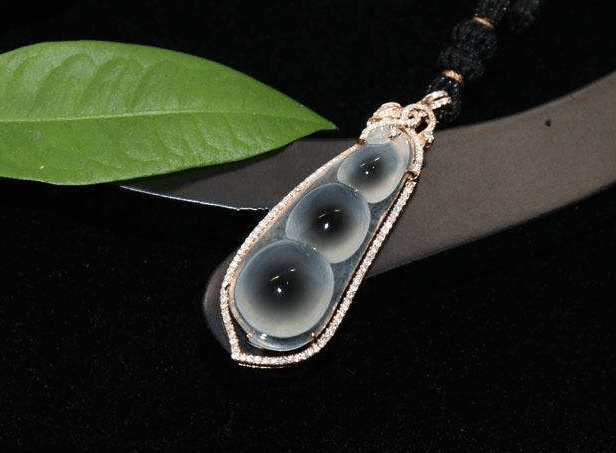 翡翠福豆是什么？如何挑选翡翠福豆？冰种翡翠福豆的价格怎么样？   第1张