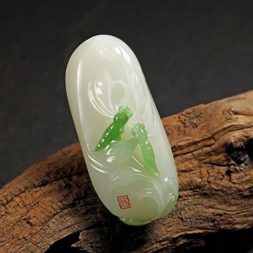 翡翠和和田玉有什么区别哪个好 如何鉴别真伪 