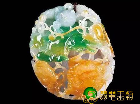 怎样依据翡翠的色调鉴别翡翠质量的优劣 