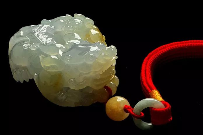 貔貅吊坠  貔貅吊坠有什么好处 