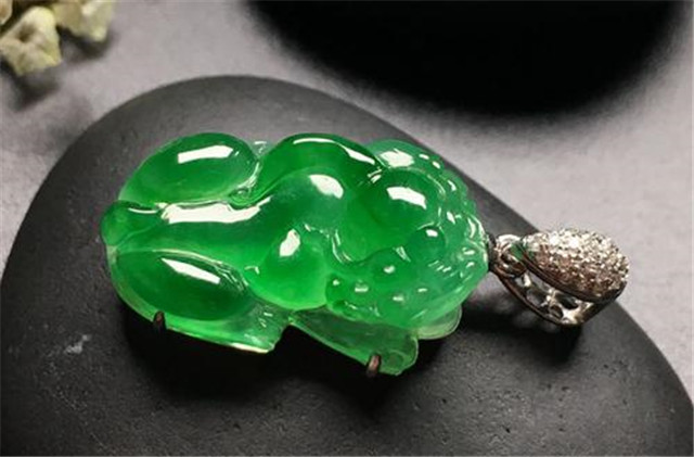 翡翠貔貅的寓意是啥？又有什么类型呢？我们一起来掌握！   第2张