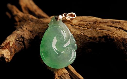 鉴定翡翠的方法有哪些？掌握这几个简单的小方法就可以！   第1张