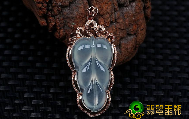 翡翠叶片项链吊坠喻意多，大家千万别搞错了！   第1张