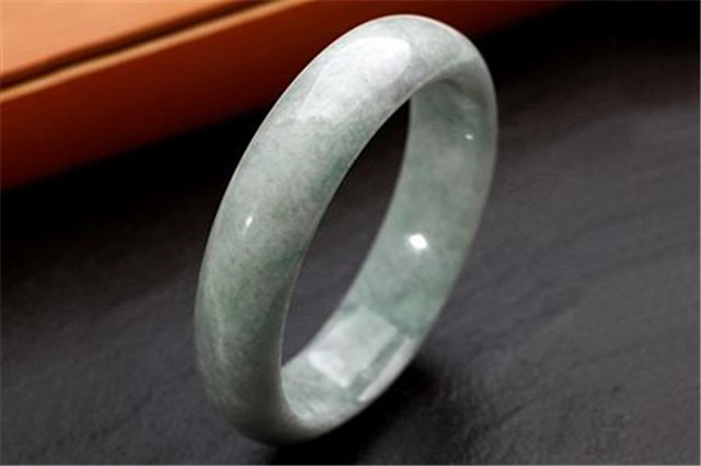 马牙种翡翠手镯价格低?本文为你揭开答案! 第3张