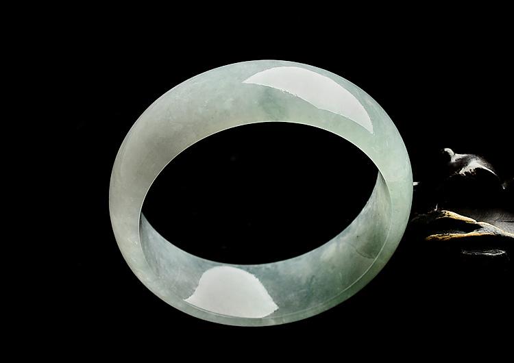 翡翠糯冰种价格到底如何？看完这篇文章就可知晓！   第2张