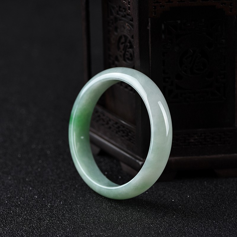 翡翠也有素颜、浓妆、整容之分？最有收藏价值的竟然是……   第1张