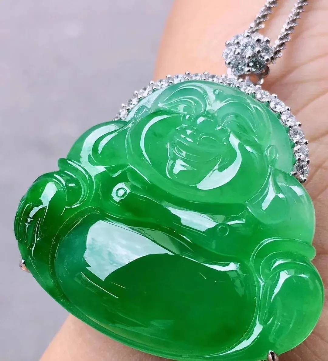 鉴别翡翠有哪几种方式不可取!
第2张