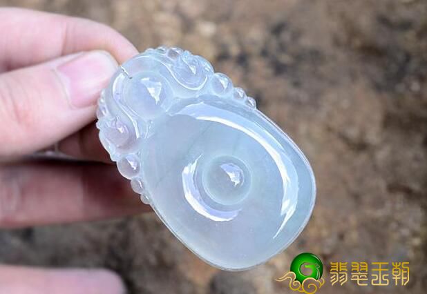 买翡翠除了辨别真假之外，还有什么是重要的？   第1张