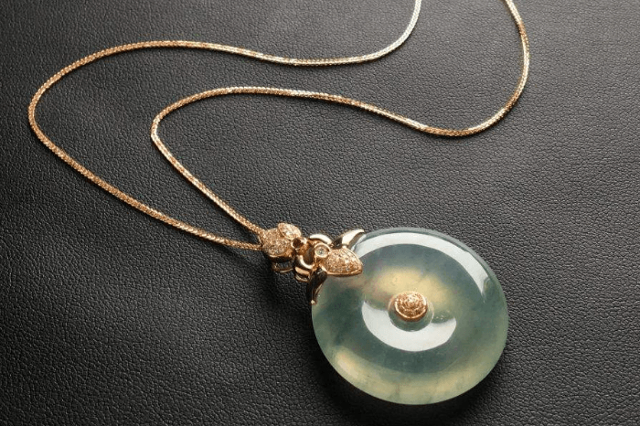 读懂洗尽铅华的美好,年轻女孩也适合戴翡翠 第3张