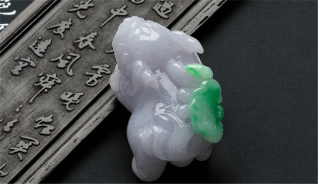 家里适合摆什么翡翠摆件?选对题材很重要！   第3张