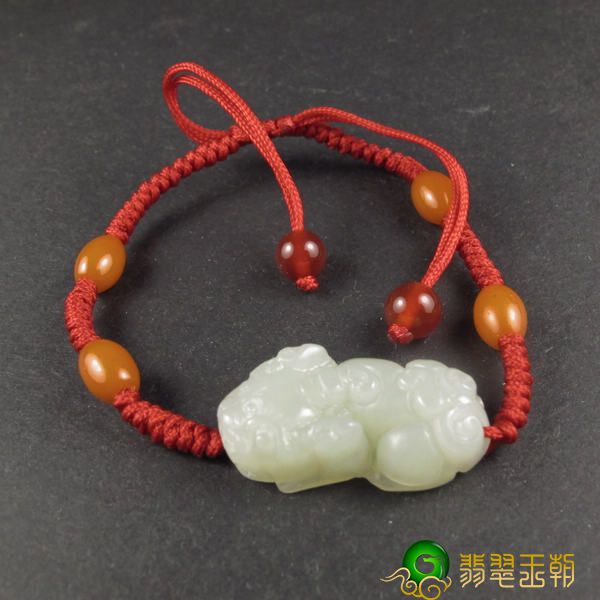 玉翡翠貔貅手链的配戴方式有什么？怎样配戴才算恰当呢   第1张