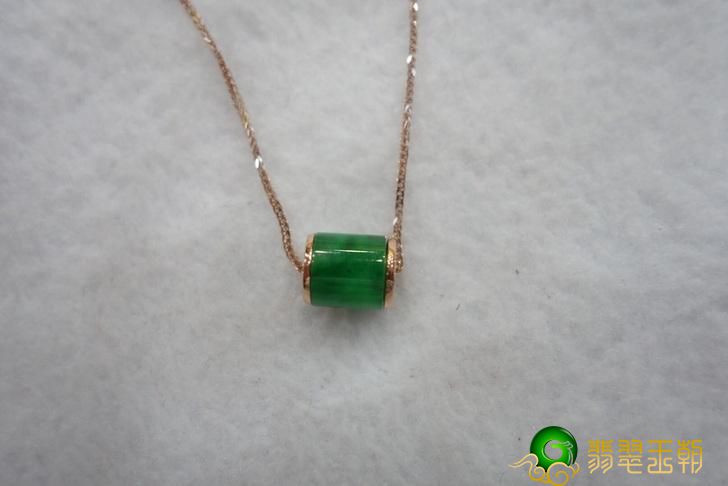 翡翠平安无事牌的配戴有哪些注重？有的翡翠戴不对很有可能会招灾   第3张