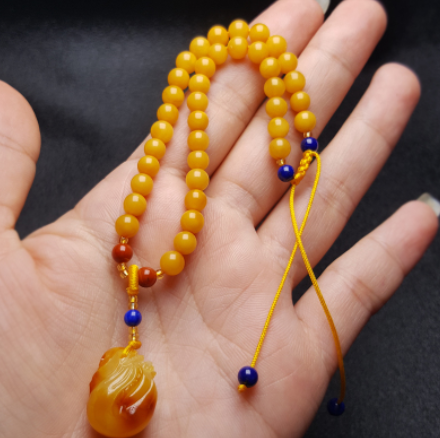 琥珀吊坠配链图片欣赏 琥珀功效及作用 第2张