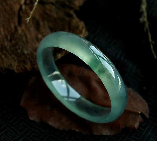 翡翠饰品价格多少钱？翡翠饰品选购技巧和方法   第1张