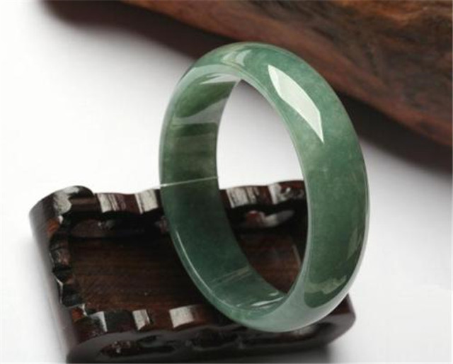 油青翡翠价格低？这样讲可就片面了！   第3张