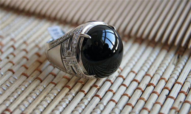 女性戴墨翠好么？这个问题不应该困惑你！   第2张