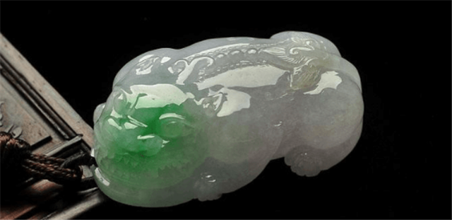 翡翠苍蝇翅指什么?有苍蝇翅的翡翠好吗? 第1张